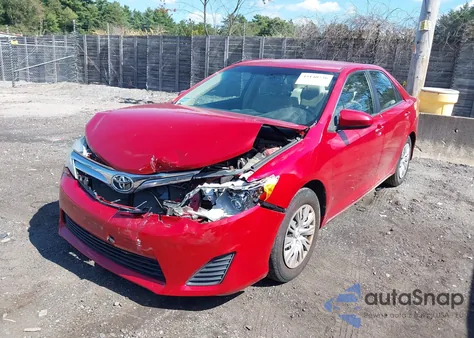 2014 Toyota Camry Le z USA, uszkodzony, nr VIN 4T4BF1FK2ER440566
